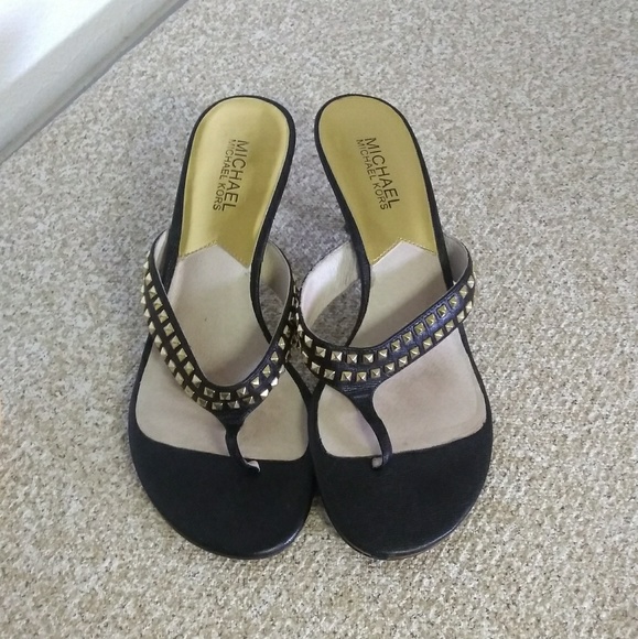 Michael Michael Kors Studded Leather Sandals. - Picture 4 of 8